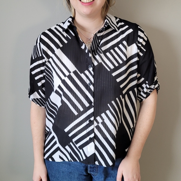 Black and white graphic shirt - Picture 1 of 6